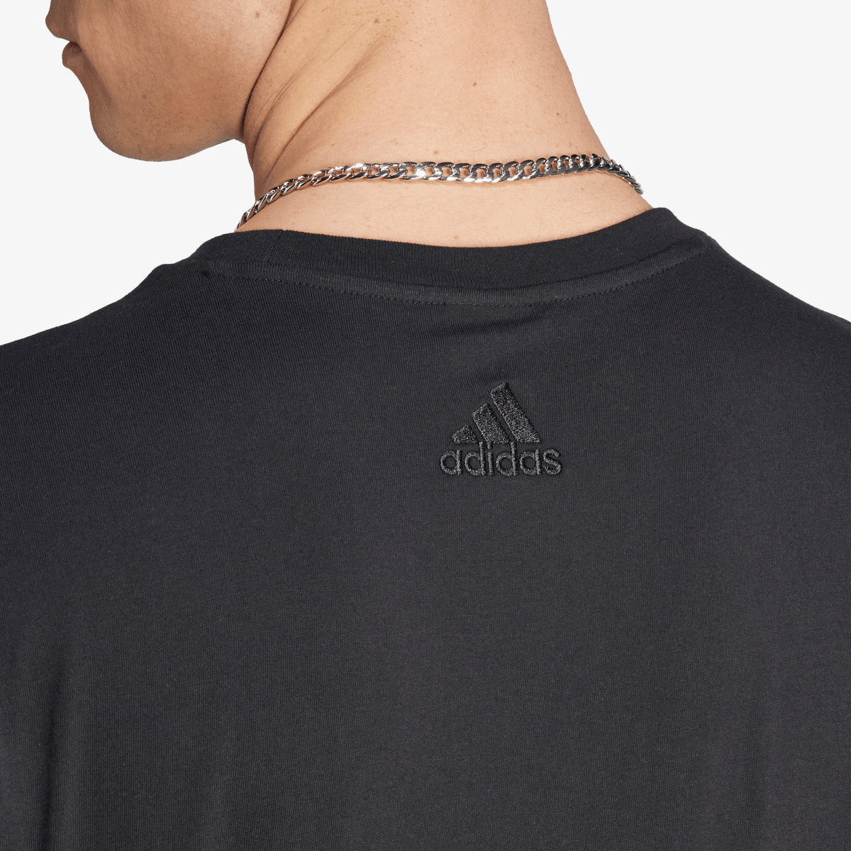 ADIDAS T-SHIRT